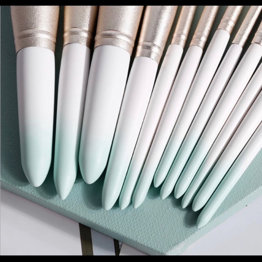 Long Island make up brushes. - Picture 6 of 6
